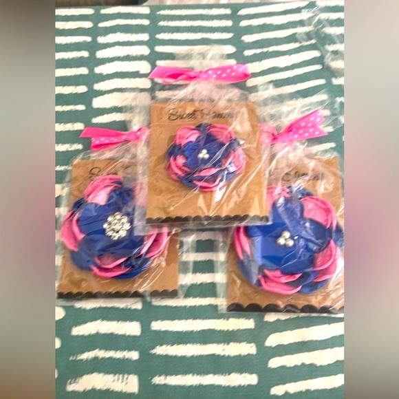 Small Pearl Pink & Blue Brooch Flower Shaped Pin - Picture 2 of 4